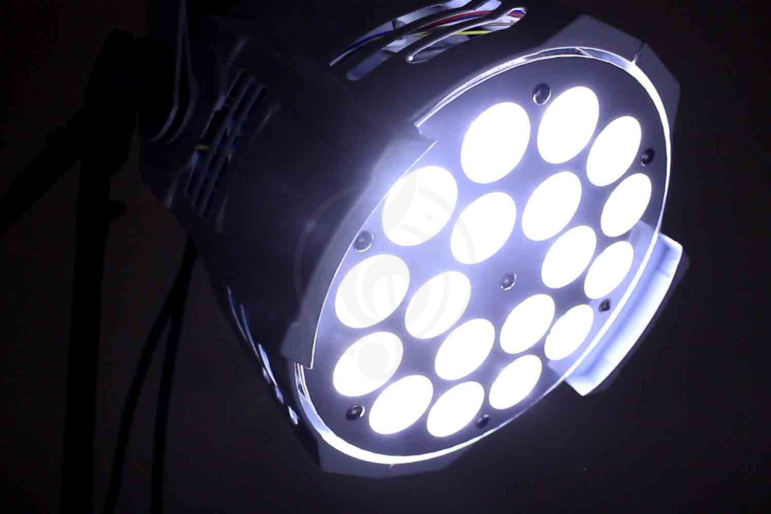 Заливной светильник (LED wash) ART WIZARD WPLA1815RGBWA+UV Светодиодный прожектор 18*15W 6 в1 RGBWA+UV - фото 4