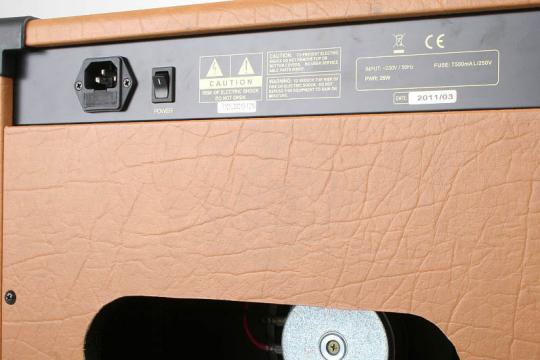 Комбоусилитель для акустической гитары Stagg 20 AA R-комбо для акустической гитары 20 Вт, ревер.(405 x 360 x 200) - фото 3